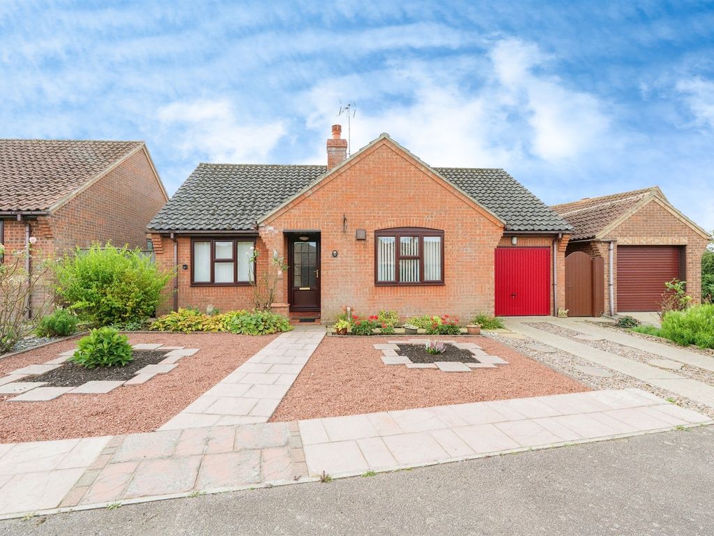 2 bed detached bungalow for sale in Woodfield Road, Holt NR25, £330,000 Zoopla