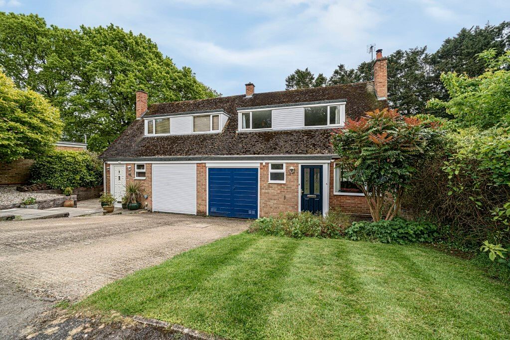 4 bed semidetached house for sale in Kiln Ride, Upper Basildon