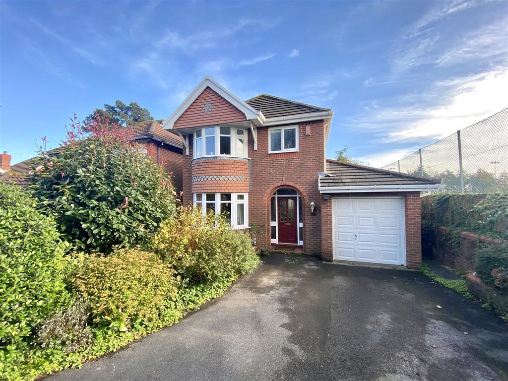 3 bed detached house for sale in Larkfield Park, Chepstow NP16, £