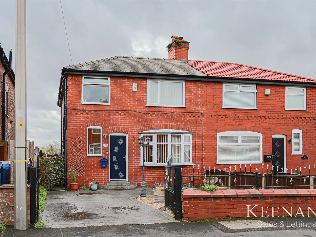 3 bed semidetached house for sale in Sunningdale Drive, Salford M6, £