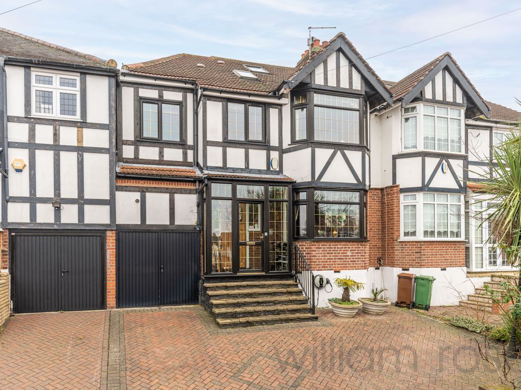 5 bed semidetached house for sale in Underwood Road, Highams Park