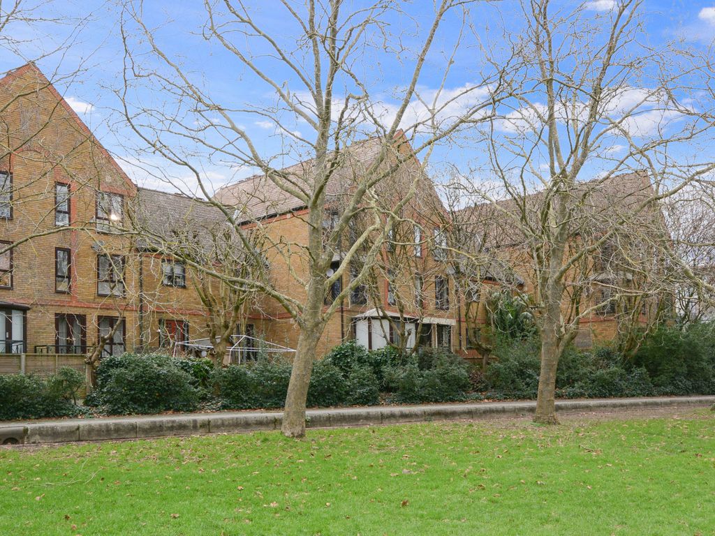 Studio for sale in Brunswick Quay, London SE16, £275,000 Zoopla