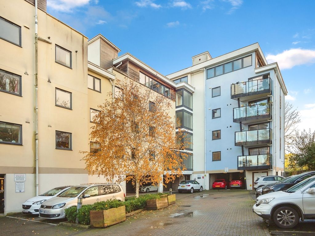 2 bed flat for sale in Clifford Way, Maidstone ME16, £220,000 Zoopla