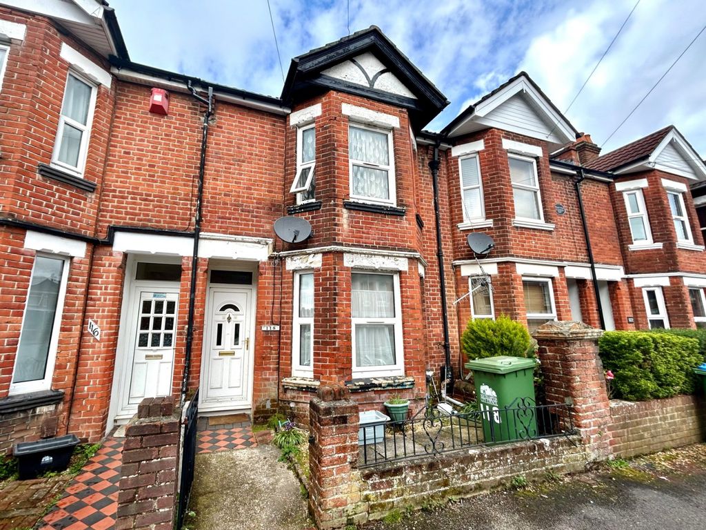 3 bed terraced house for sale in Malmesbury Road, Shirley, Southampton