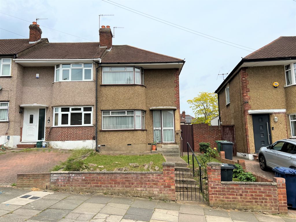 2 bed end terrace house for sale in Carr Road, Northolt UB5 Zoopla