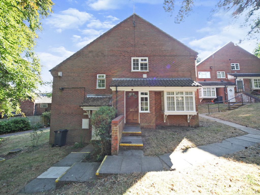 Somersby Close, Luton LU1  