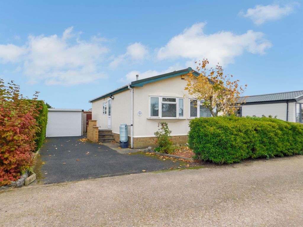 2 bed mobile/park home for sale in Kingfisher Drive, Beacon Park Home