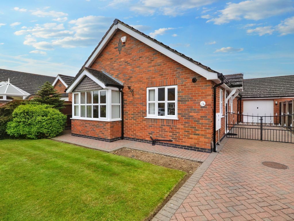 3 bed detached bungalow for sale in Priors Close, New Waltham DN36, £