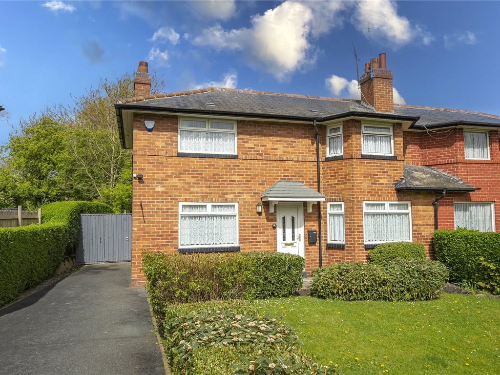 3 bed semidetached house for sale in Hollin Park Crescent, Gipton
