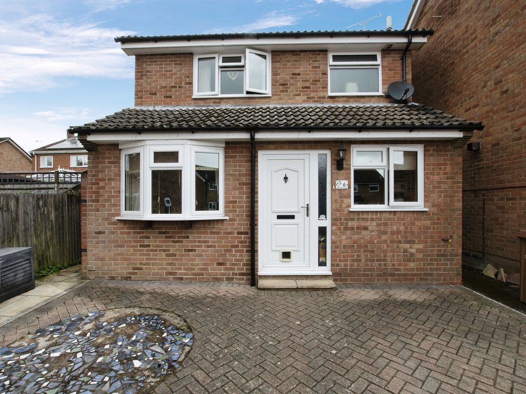3 bed detached house for sale in Mayfield Close, Shipton Bellinger