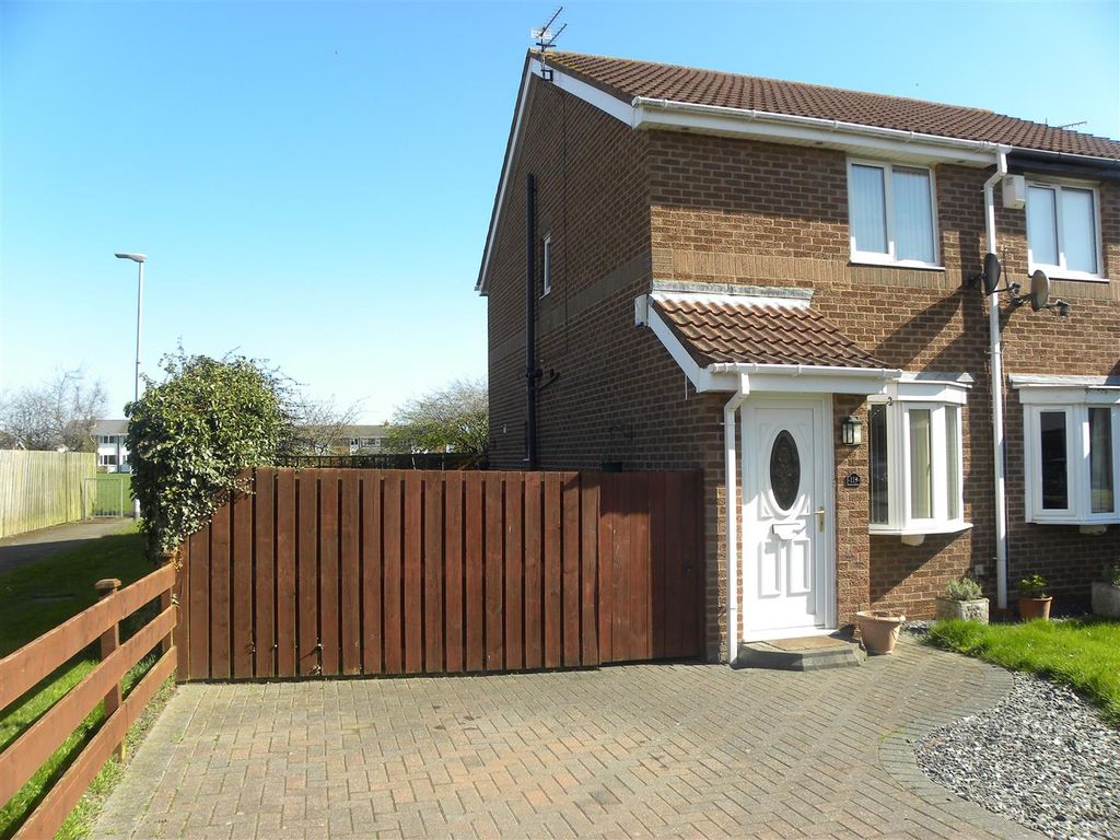 2 bed semidetached house to rent in Linden Road, Seaton Delaval