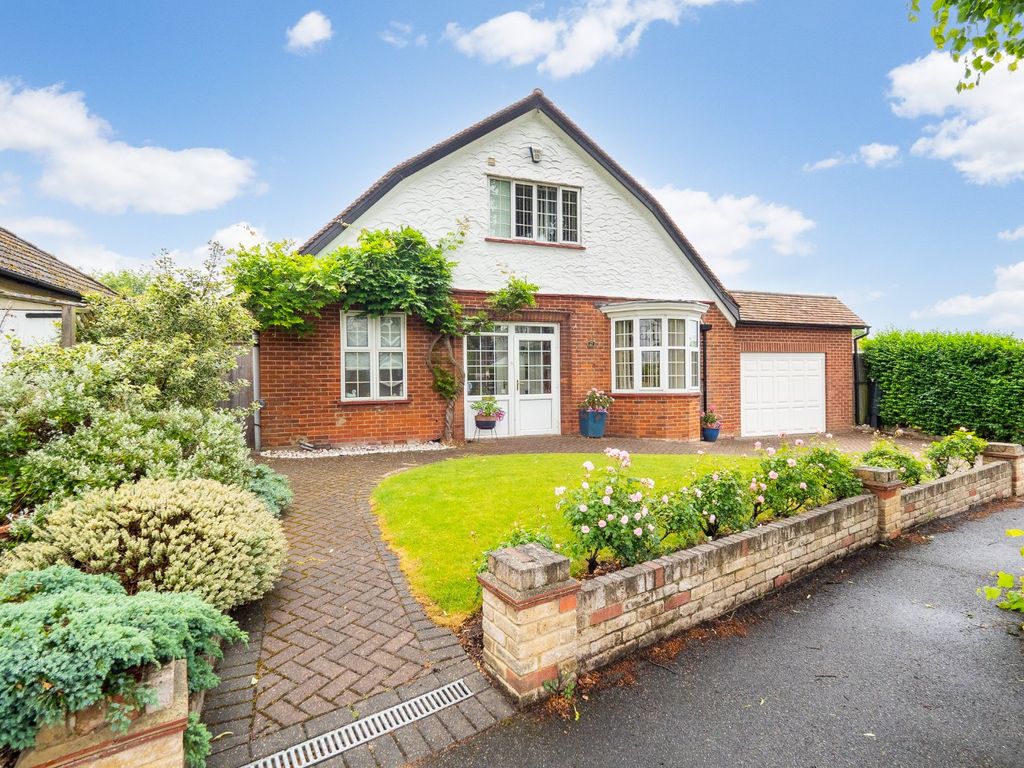 4 bed bungalow for sale in Meadowside Road, Cheam, Sutton SM2 Zoopla