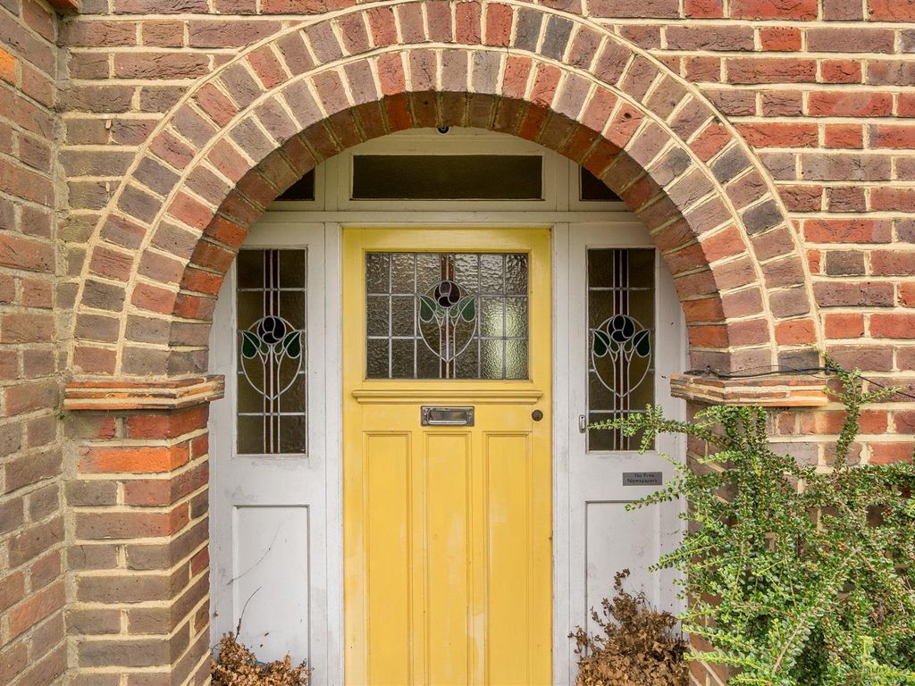 3 bed semidetached house for sale in Baldwins Lane, Croxley Green