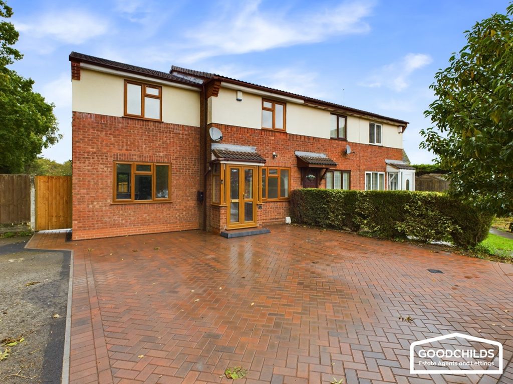 4 bed end terrace house for sale in Selsdon Road, Turnberry, Bloxwich