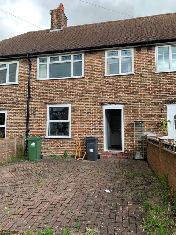 3 bed terraced house to rent in Evans Road, Catford SE6, £2,000 pcm
