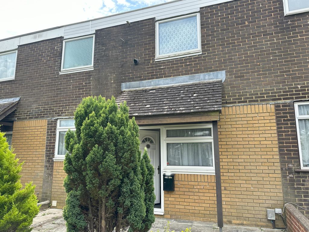 2 bed terraced house for sale in Ballantyne Road, Farnborough GU14, £