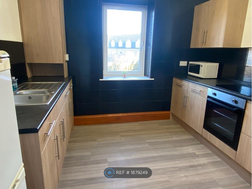 3 bed flat to rent in South Anderson Drive, Aberdeen AB10, £900 pcm
