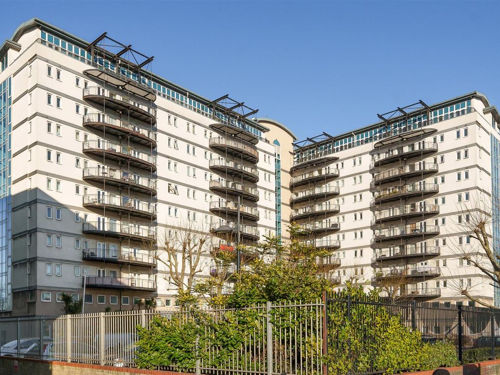 2 bed property for sale in High Street, London E15, £350,000 Zoopla