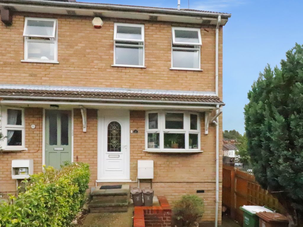 3 bed end terrace house for sale in Crusoe Road, Erith DA8, £350,000