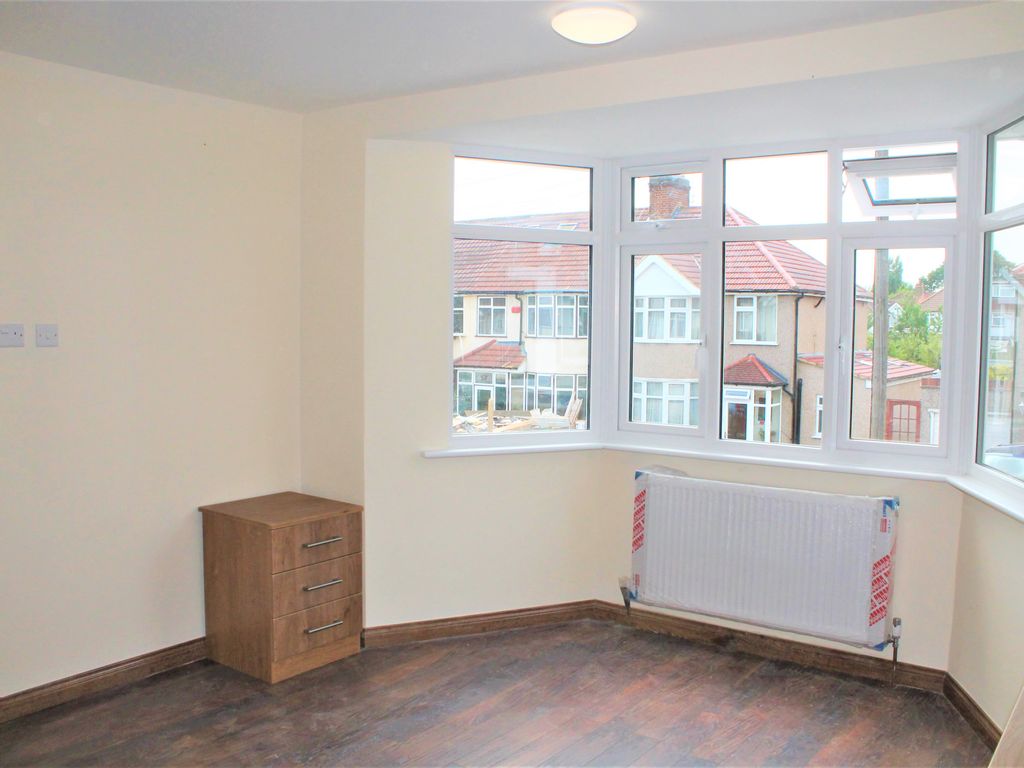 Room to rent in Malvern Gardens, Queensbury HA3, £950 pcm Zoopla