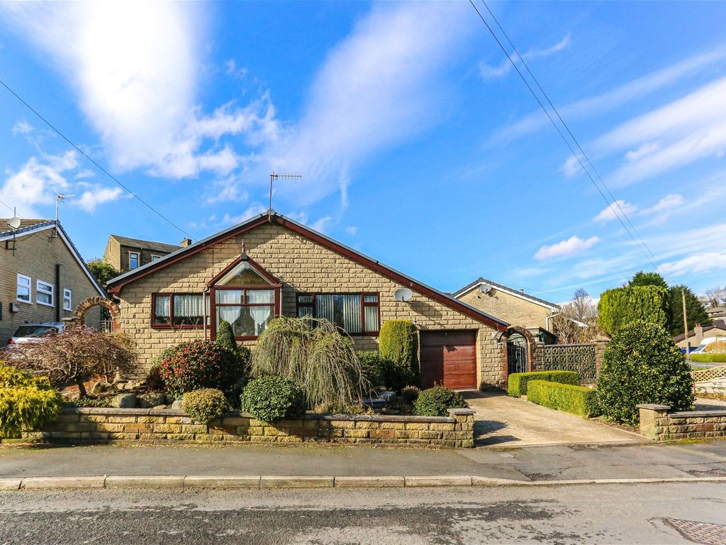 3 bed bungalow for sale in Sunnybank Close, Helmshore, Rossendale BB4