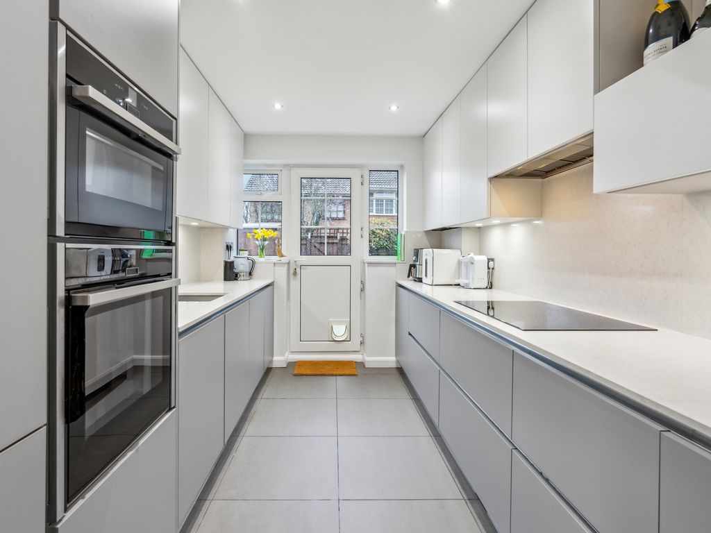 3 bed semidetached house for sale in Grafton Close, Maidenhead