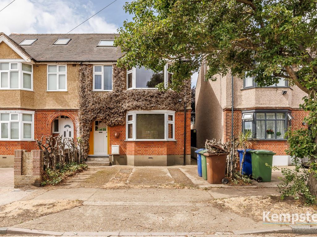 3 bed semidetached house for sale in Rookery View, Little Thurrock