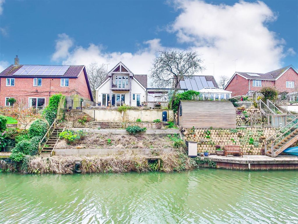 3 bed detached house for sale in London Road, Devizes SN10 Zoopla