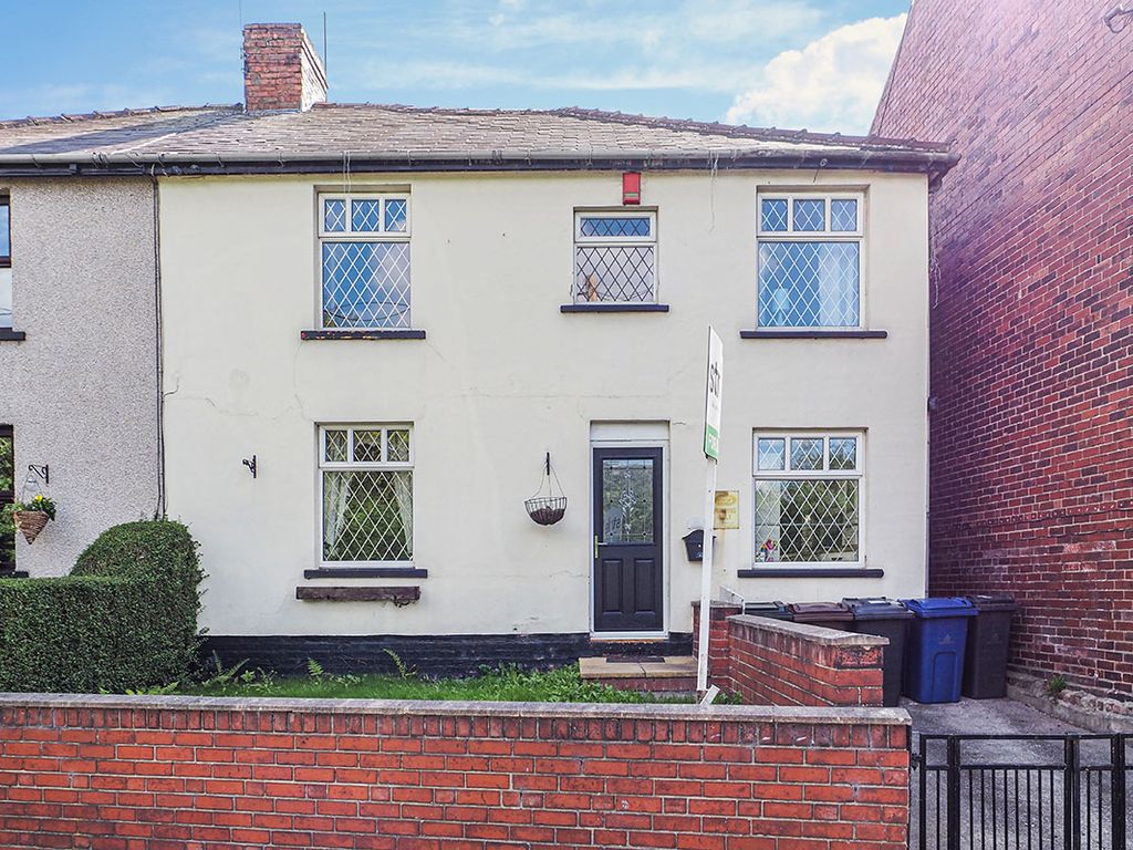 5 bed semidetached house for sale in Huddersfield Road, Darton