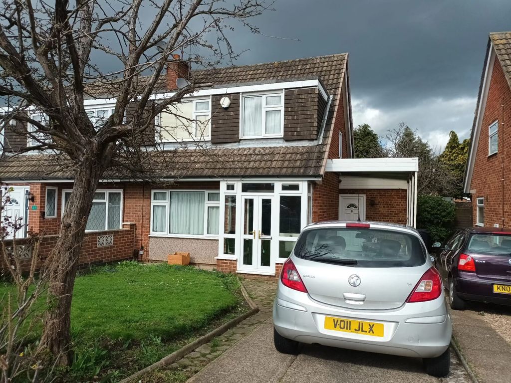 3 bed semidetached house to rent in Thompson Close, Leicester LE4 Zoopla