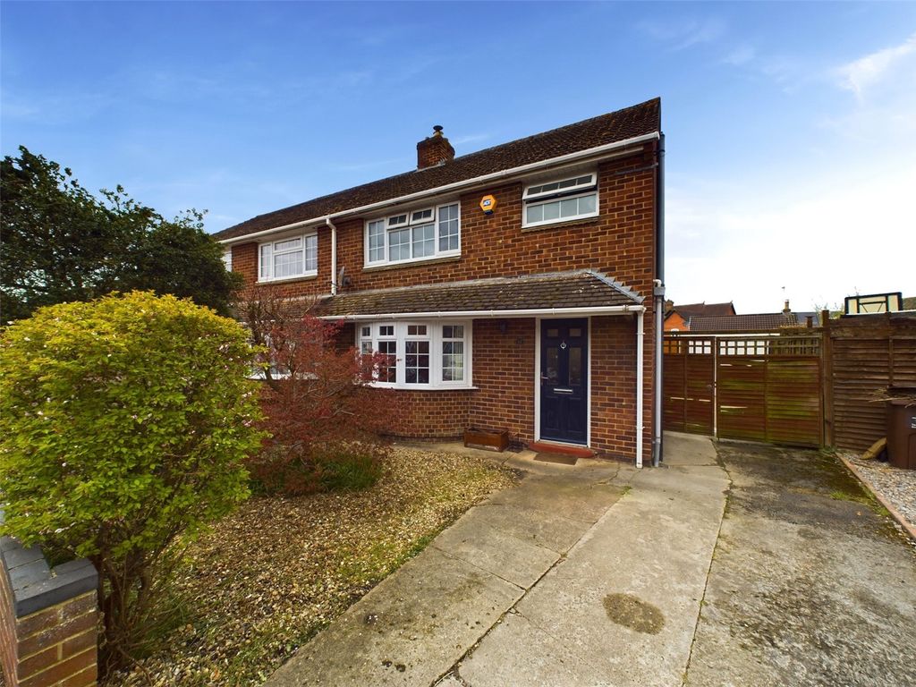 3 bed semidetached house for sale in Stansby Crescent, Churchdown