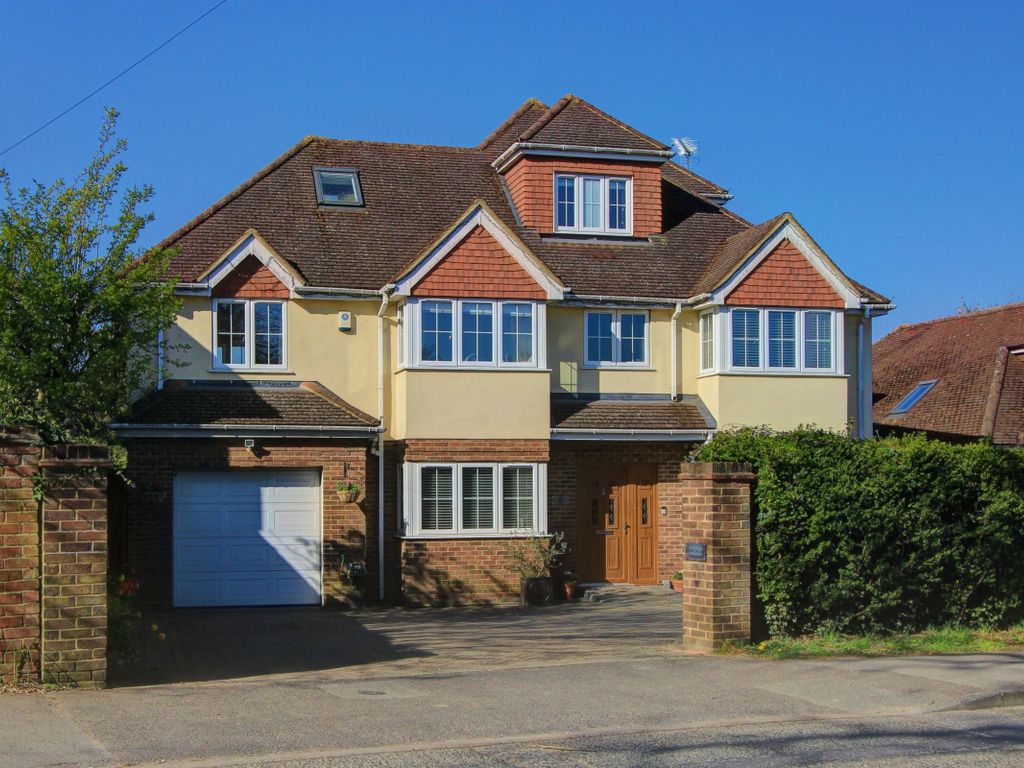 6 bed detached house for sale in Matthewsgreen Road, Wokingham RG41, £1,295,000 Zoopla