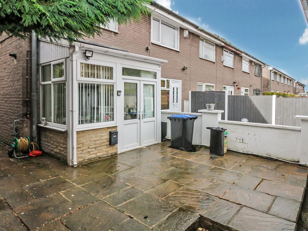 3 bed semidetached house for sale in Spinkwell Close, Bradford BD3, £