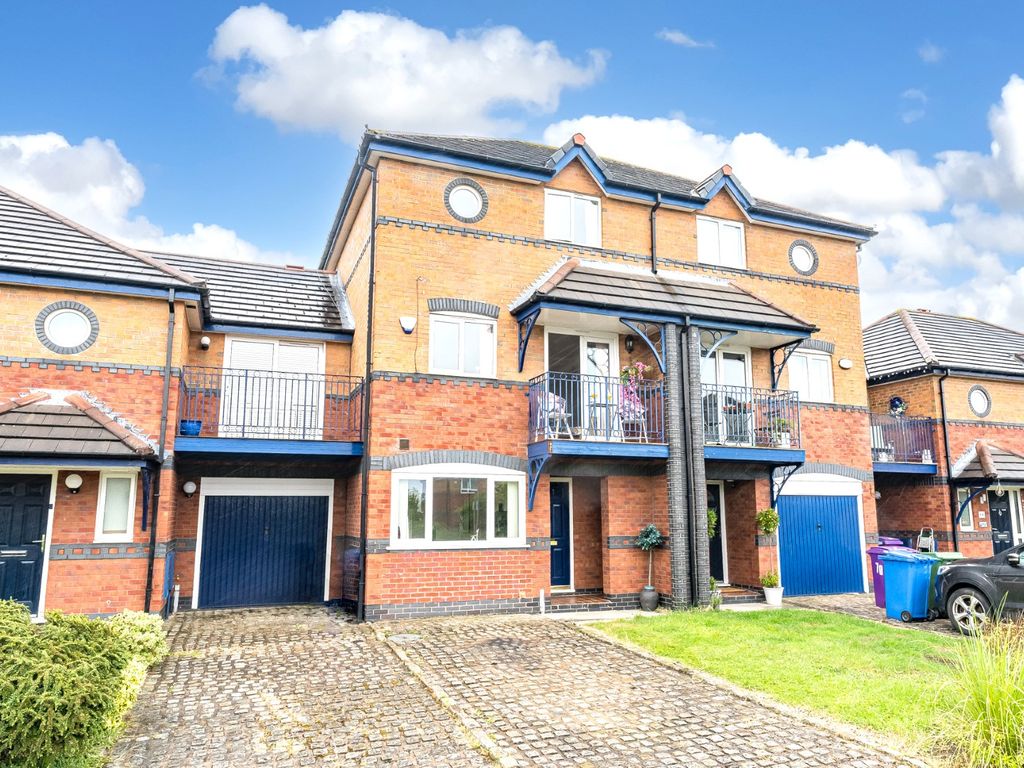 3 bed town house for sale in Navigation Wharf, City Centre L3, £350,000