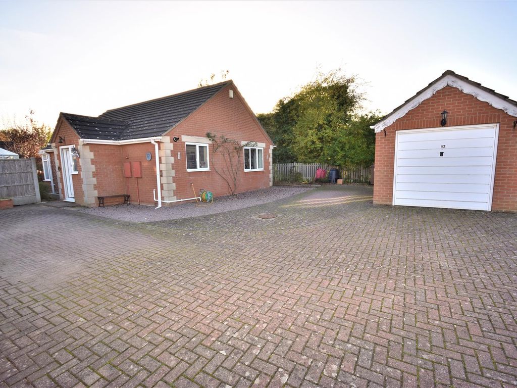 2 bed detached bungalow for sale in Elmtree Road, Ruskington, Sleaford