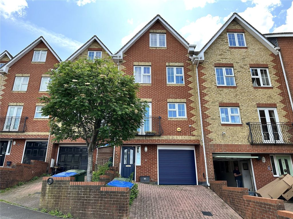 5 bed terraced house for sale in Gainsford Road, Southampton, Hampshire