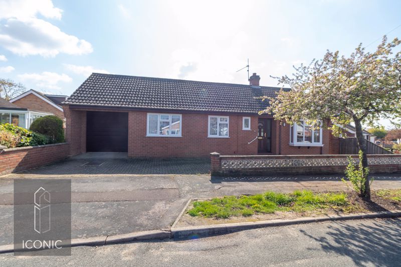 3 bed detached bungalow for sale in Close, Drayton, Norwich NR8