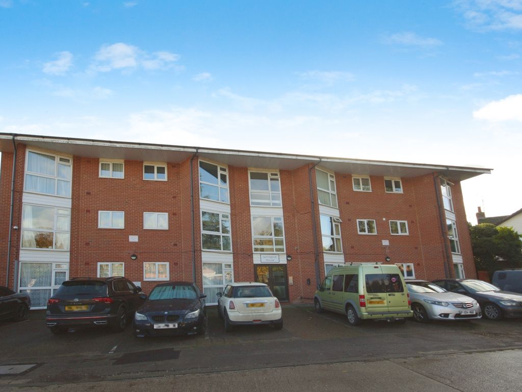 1 bed flat to rent in Heycroft Way, Great Baddow, Chelmsford CM2, £750
