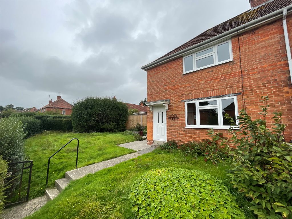 2 bed end terrace house for sale in Hillcrest Road, Yeovil BA21, £