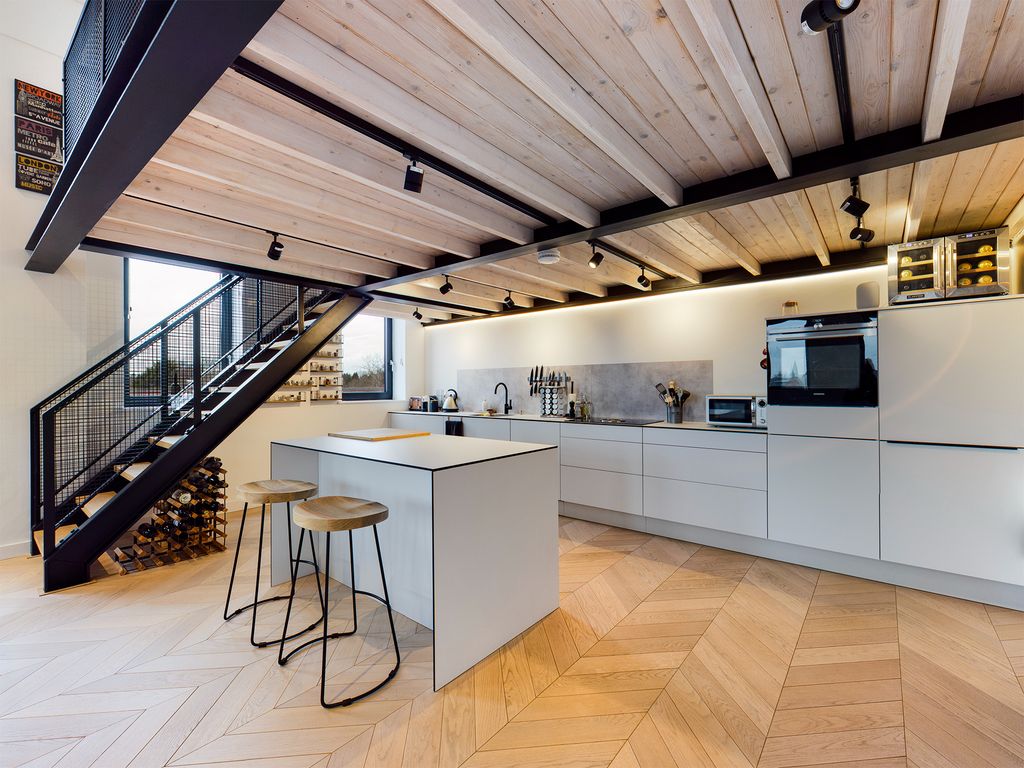 Poplar Arcade, Touchwood, Solihull B91  