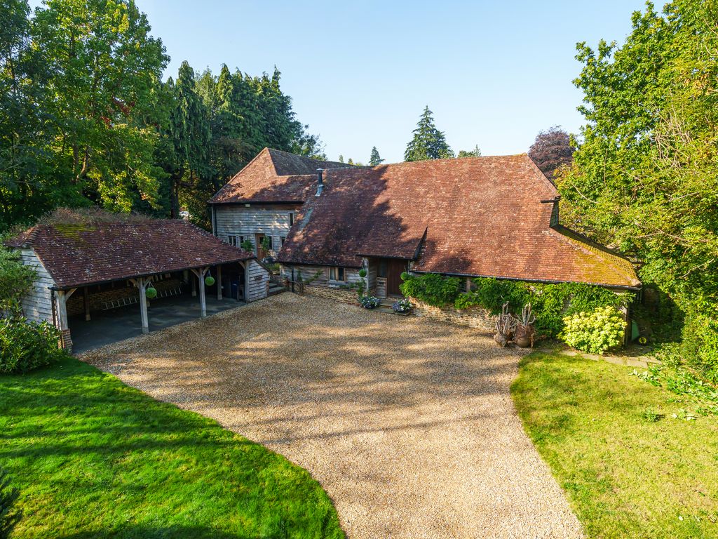 4 bed detached house for sale in Green Lane, Churt, Farnham GU10, £