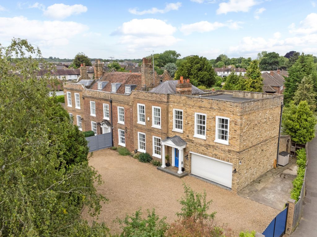 5 bed semidetached house for sale in Blindmans Lane, Cheshunt EN8, £