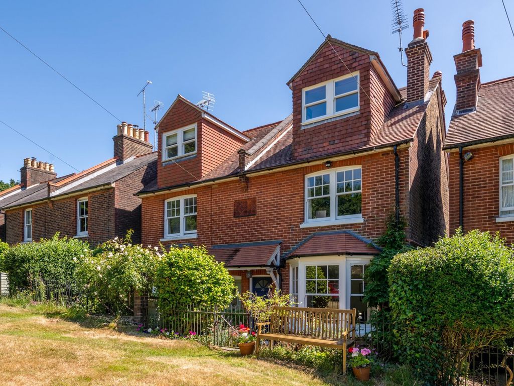 Kings Avenue, Redhill RH1  