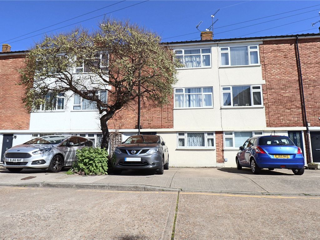 3 bed terraced house for sale in Athelstan Close, Romford RM3 Zoopla