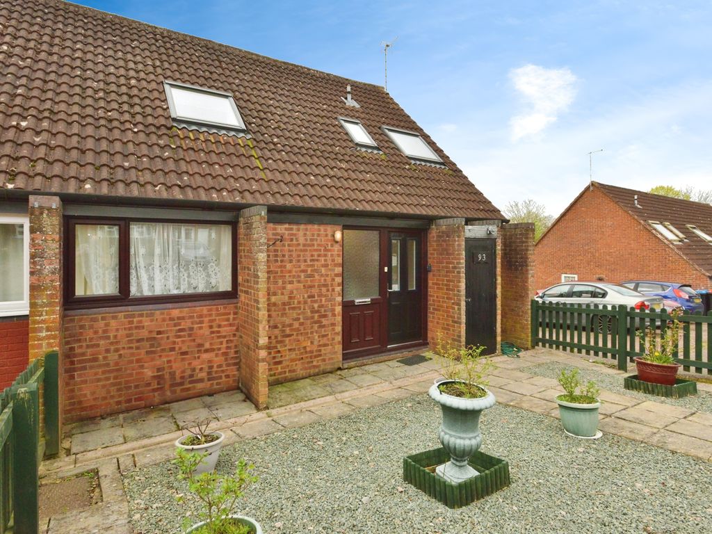 3 bed semidetached house for sale in Arncliffe Drive, Heelands, Milton