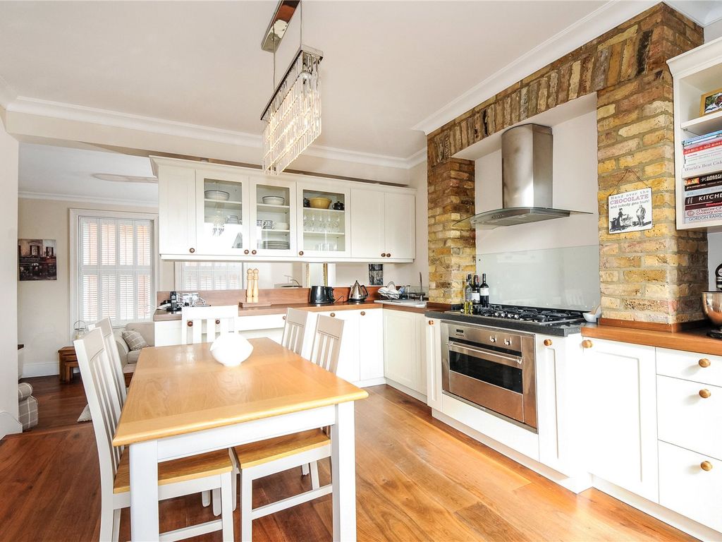 2 bed flat to rent in Holly Bush Vale, Hampstead, London NW3, £3,683