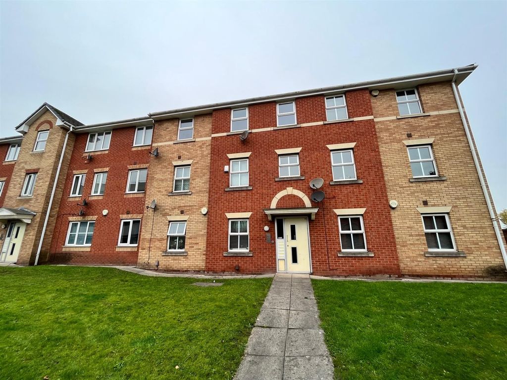 2 bed flat for sale in Rochdale Road, Blackley, Manchester M9, £115,000