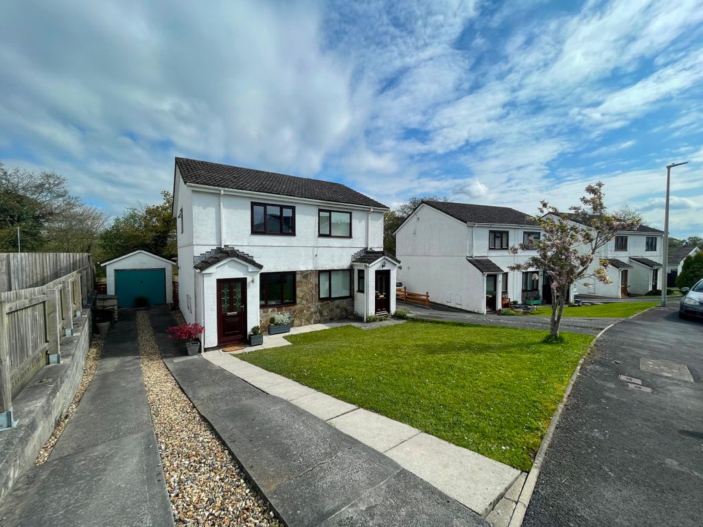 2 bed semidetached house for sale in Hendre Park, Llangennech