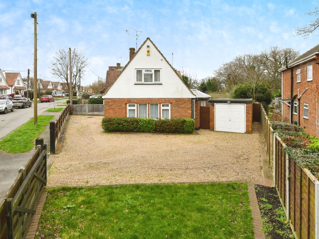 2 bed detached house for sale in Sunray Avenue, Hutton, Brentwood