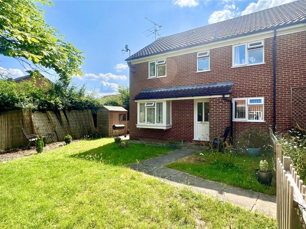 2 bed semidetached house for sale in Bedfordshire Way, Wokingham